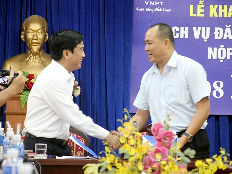 Buổi ký kết giữa Sở Tư pháp TP.HCM với đại diện VNPT sáng ngày 1-8